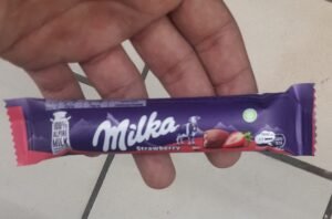 Milka Strawberry Filled Alpine Milk Chocolate Bar 20g
